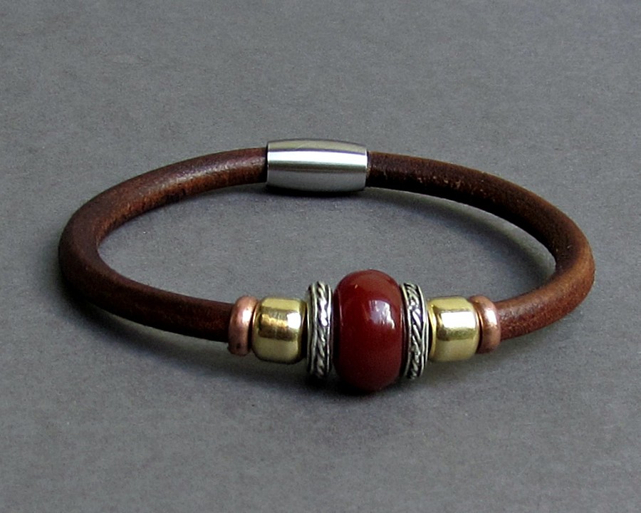 Ανδρικό Δερμάτινο Βραχιόλι Mε Κόκκινο Ίασπη